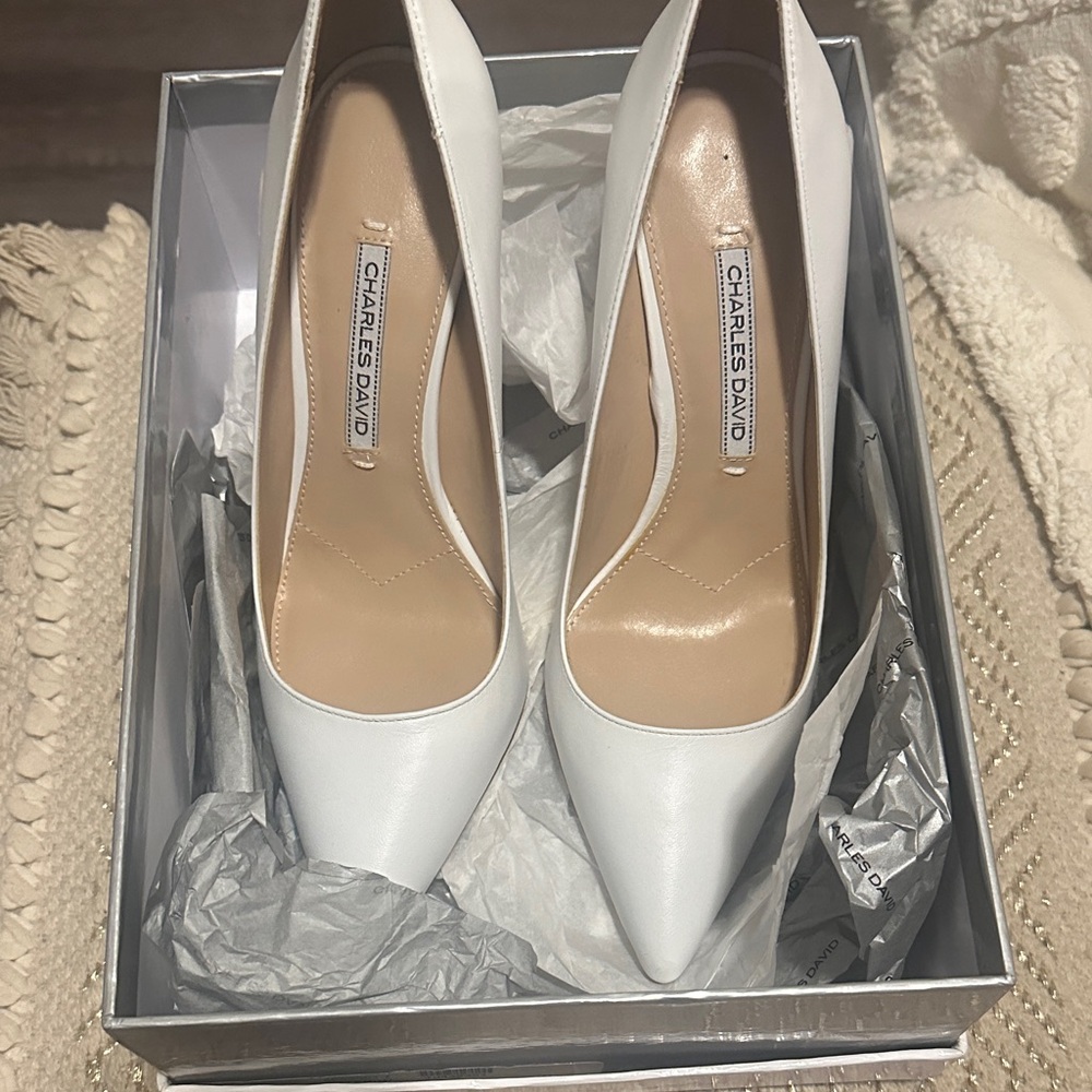Charles David Women's Cream Heels